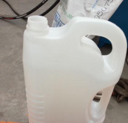 3 Ltr Jerry Can Blow Molding Machine PE พลาสติก Jerry Can Making Machine 6000kg